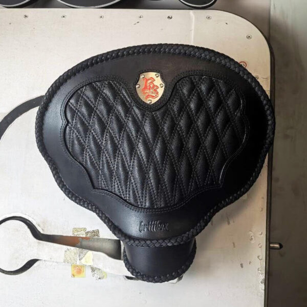 the-knights-motorcycle-seat